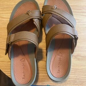 Bear traps sandals